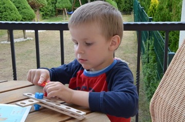 МАЛЕНЬКИЙ КОНСТРУКТОР ЮНЫЙ - Гоночная машина - Александр