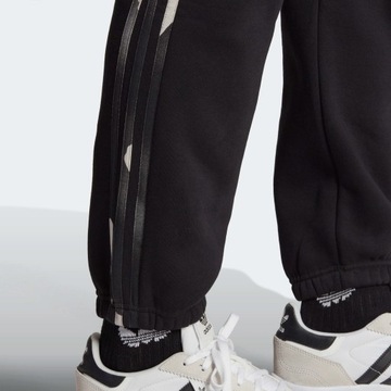 SPODNIE MĘSKIE ADIDAS Originals CAMO SWEATPANT HR3529 R M