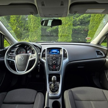 Opel Astra J Sports Tourer Facelifting 1.4 Twinport ECOTEC 100KM 2013 Opel Astra J 1.4 Benzyna 100KM Selection, zdjęcie 17