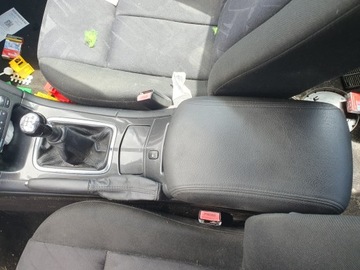 LOKETNÍ OPĚRKA TUNEL PEUGEOT 607 2002 STAV FOTO SPRÁVNÝ EVROPA