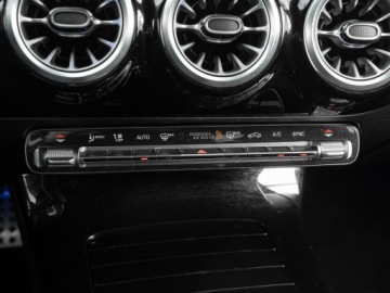 Mercedes CLA C118/X118 Coupe Facelifting 1.3 200 163KM 2023 Mercedes CLA 200 WD4946T#200 AMG Line 7G-DCT, zdjęcie 17