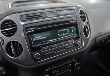 Volkswagen Tiguan I SUV Facelifting 1.4 TSI BlueMotion 160KM 2012 Volkswagen Tiguan Tiguan_Panoramiczny dach_Alufelgi17_Podgrzewane fotele, zdjęcie 18