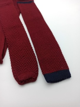 Czerwony krawat knit