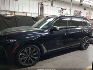 BMW X7 2022 BMW X7 M50i 2022 4.4 Benzyna 523KM, zdjęcie 2