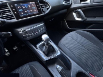 Peugeot 308 II SW Facelifting 1.2 PureTech 110KM 2018 Peugeot 308 1.2 PureTech 110 Stop &amp; Start Active 2018r, zdjęcie 19