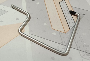 СТАЛЬНОЙ КРЮК ВКРУЧЕННЫЙ В БАЛКУ ПОЛКА 170х110мм ВЕШАЛКА для легких инструментов