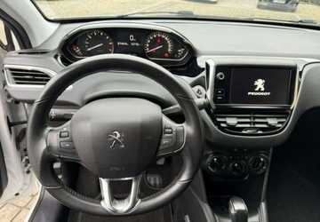 Peugeot 208 I Hatchback 5d Facelifting 1.2 PureTech 82KM 2017 Peugeot 208 1,2 82KM Klimatyzacja 1.2 Benzyna 82KM, zdjęcie 14