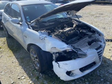 Alfa Romeo 147 Hatchback 1.9 MultiJet 8v 120KM 2008 Alfa Romeo 147 JTD, zdjęcie 11