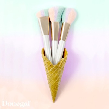Donegal Кисть для макияжа для пудры, румян, бронзатора и хайлайтера.