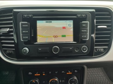 Volkswagen Beetle Hatchback 3d 1.6 TDI 105KM 2015 Volkswagen Beetle bezwypadkowy wyposażen, zdjęcie 20