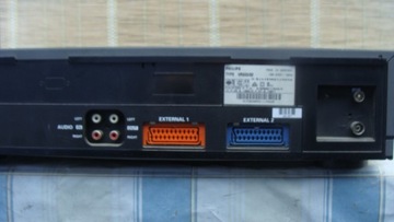 Видеомагнитофон PHILIPS VR833/02