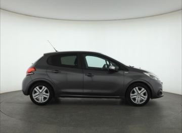 Peugeot 208 I Hatchback 5d Facelifting 1.2 PureTech 82KM 2017 Peugeot 208 1.2 PureTech, Salon Polska, zdjęcie 5