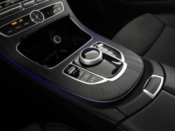 Mercedes Klasa E W213 2019 Mercedes E 200 mHEV 4x4 automat full LED, zdjęcie 29