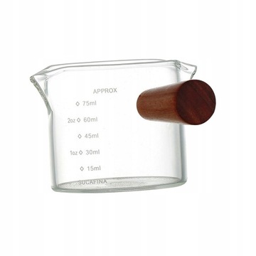 Стеклянный кувшин с мерной чашкой для эспрессо.