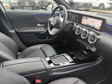 Mercedes Klasa A W177/V177 Hatchback Facelifting 1.3 200 163KM 2023 Mercedes-Benz A 200 Podgrzewana kierownica/ Ambien, zdjęcie 16