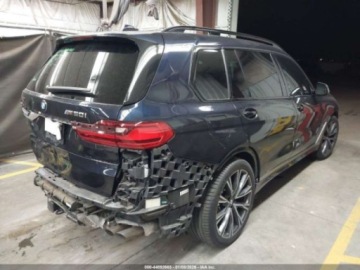 BMW X7 2022 BMW X7 M50i 2022 4.4 Benzyna 523KM, zdjęcie 5