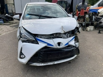 Toyota Yaris III 2018 Toyota Yaris Hybrid 1.5 VVT-i Model 2019 Salon PL, zdjęcie 9