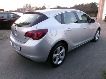 Opel Astra J Hatchback 5d 1.7 CDTI ECOTEC 110KM 2010 Opel Astra J 1.7 D Sprowadzona Dobre Wyposazenie, zdjęcie 3
