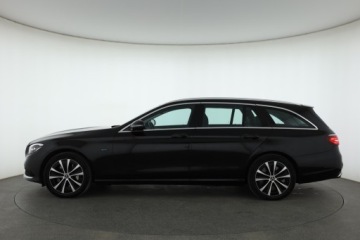 Mercedes Klasa E W213 Kombi Plug-in Facelifting 2.0 E300de 306KM 2021 Mercedes E E 300 de 4MATIC, 301 KM, 4X4, Automat, zdjęcie 2