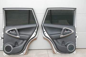 DVEŘE KOMPLETNÍ ZADNÍ L/P TOYOTA RAV4 III 06-10R 1F7