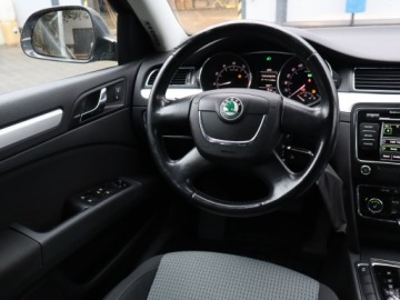 Skoda Superb II Sedan 2.0 TSI 200KM 2010 Skoda Superb 2.0 TSI, Salon Polska, DSG, Xenon, zdjęcie 6