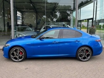 Alfa Romeo Giulia II Sedan Facelifting 2023 2.0 GME Turbo 280KM 2025 ALFA ROMEO Giulia Turbo Veloce Q4 Sedan 2.0 (280KM) 2025, zdjęcie 2