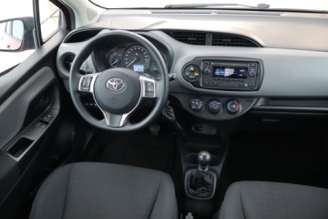 Toyota Yaris III Hatchback 5d Facelifting 2017 1.5 Dual VVT-iE 111KM 2018 Toyota Yaris 1.5 Dual VVT-i, Salon Polska, zdjęcie 6