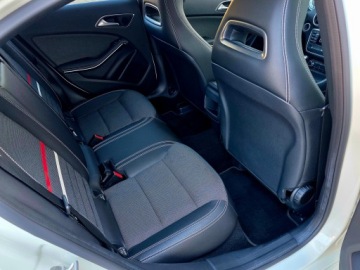 Mercedes Klasa A W176 Hatchback 5d Facelifting 180 122KM 2015 Mercedes A180 Aklasa 1,6 122KM 2Style Xenon, zdjęcie 14