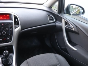 Opel Astra J Sports Tourer 1.7 CDTI ECOTEC 125KM 2012 Opel Astra 1.7 CDTI, Klima, Tempomat, Parktronic, zdjęcie 7