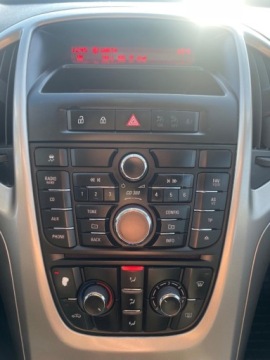 Opel Astra J Sports Tourer 1.7 CDTI ECOTEC 110KM 2012 Opel Astra KLIMATYZACJA PARKTRONIC EL.SZYBY EL.LUSTERKA NOWY ROZRZAD GWARA, zdjęcie 8