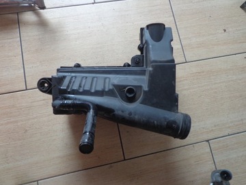 GOLF 5 V TOURAN 1.9 TDI 06R. FILTR POUZDRO FILTRU VZDUCHU