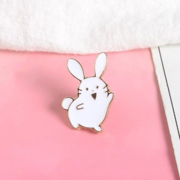 Значок милого белого кролика