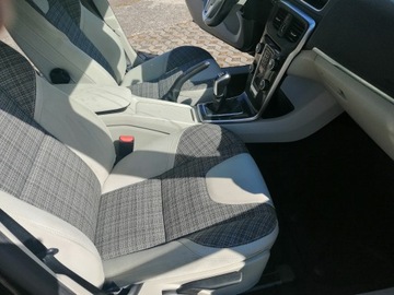 Volvo 2018 Volvo V40 Cross Country II 2.0 bezwypadkowy, jasny środek, WEBASTO, zdjęcie 18