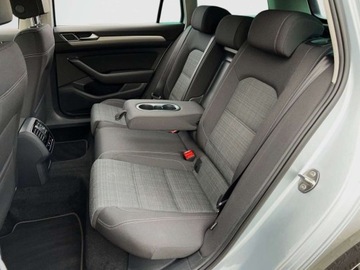 Volkswagen Passat B8 Variant Facelifting 2.0 TDI SCR 150KM 2022 Volkswagen Passat 2.0 TDI 150KM Business DSG SerwisASO Acc Led Nawi AppCon, zdjęcie 9