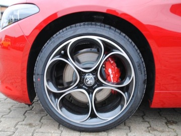 Alfa Romeo Giulia II Sedan Facelifting 2023 2.0 GME Turbo 280KM 2025 Od ręki - 2.0 (280KM) | Klimatyzacja automatyczna + Kamera cofania, zdjęcie 4