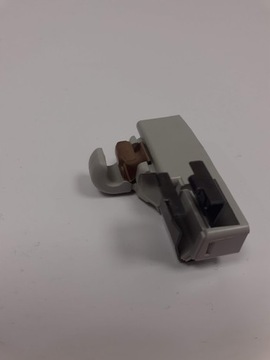 Новый оригинальный держатель солнцезащитного козырька Skoda правый.