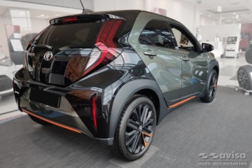 Накладки на пороги на Toyota Aygo X 2022-