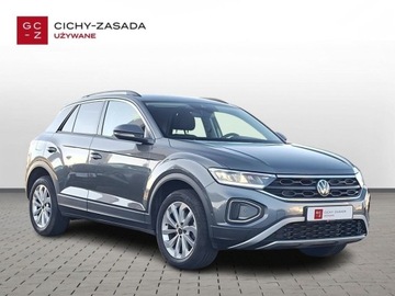 Volkswagen T-Roc I SUV Facelifting 1.5 TSI ACT 150KM 2022 Volkswagen T-Roc SalonPL 150KM TSI DSG Life 17 ZimowySiedzenia komfortoweV, zdjęcie 2