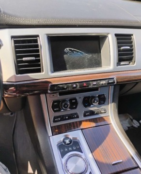 Jaguar XF I Sedan Facelifting 2.2 D 200KM 2014 Jaguar XF 2014r, 2.2 Diesel. Lekko uszkodzony przod. 2.2 Diesel 200KM, zdjęcie 15