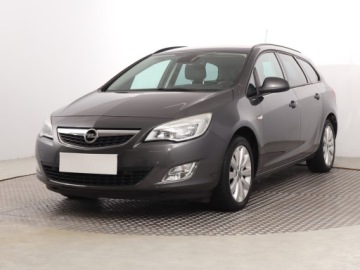 Opel Astra J Sports Tourer 1.4 Twinport ECOTEC 100KM 2011 Opel Astra 1.4 16V, Klima, Tempomat, Parktronic, zdjęcie 1