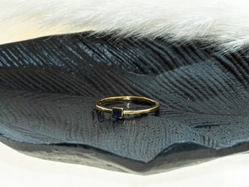 Srebrny pierścionek pozłacany 925 kwadratowa szafirowa cyrkonia prezent r17