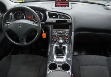 Peugeot 3008 I Crossover 1.6 156KM 2011 Peugeot 3008 Benzyna_Panoramiczny dach_Hak_ 1.6 Benzyna 156KM, zdjęcie 4