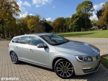 Volvo V60 I Kombi Facelifting 2.0 D4 DRIVE-E 190KM 2015 Volvo V60 Volvo V60 D4 Momentum 2.0 Diesel 190KM, zdjęcie 17