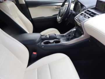 Lexus NX I SUV 300h 197KM 2017 Lexus NX 300h, Salon Polska, 4X4, Automat, Skóra, zdjęcie 8