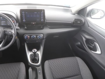 Toyota Yaris IV Hatchback 1.0 VVT-i 72KM 2022 Toyota Yaris 1.0 VVT-i, Salon Polska, zdjęcie 7