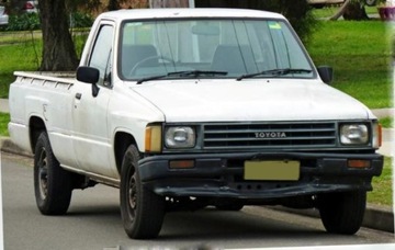 SKLO (OKNO) PŘEDNÍ TOYOTA HILUX 89- A