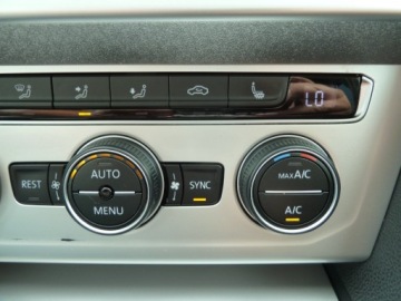 Volkswagen Passat B8 Variant 2.0 TDI BlueMotion SCR 150KM 2018 Volkswagen Passat NAWIGACJA PLHIGHLINE DSG-7PANORAMAASYSTENT PARKOWANIASKO, zdjęcie 18