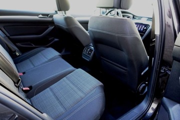 Volkswagen Passat B8 Variant Facelifting 2.0 TDI SCR 150KM 2022 Volkswagen Passat Volkswagen Passat B8, 2022, 2.0 TDI 150KM, DSG, Kamera,, zdjęcie 15