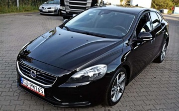 Volvo V40 II Hatchback 1.5 T2 DRIVE-E 122KM 2015 Volvo V40 Lift Automat, Nawigacja, Park Assistant, Grzana szyba, Bezwypadk