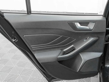 Ford Focus IV Kombi Facelifting 1.0 EcoBoost MHEV 125KM 2023 Ford Focus WJ8580L#1.0 EcoBoost Titanium Podgrz.f, zdjęcie 22